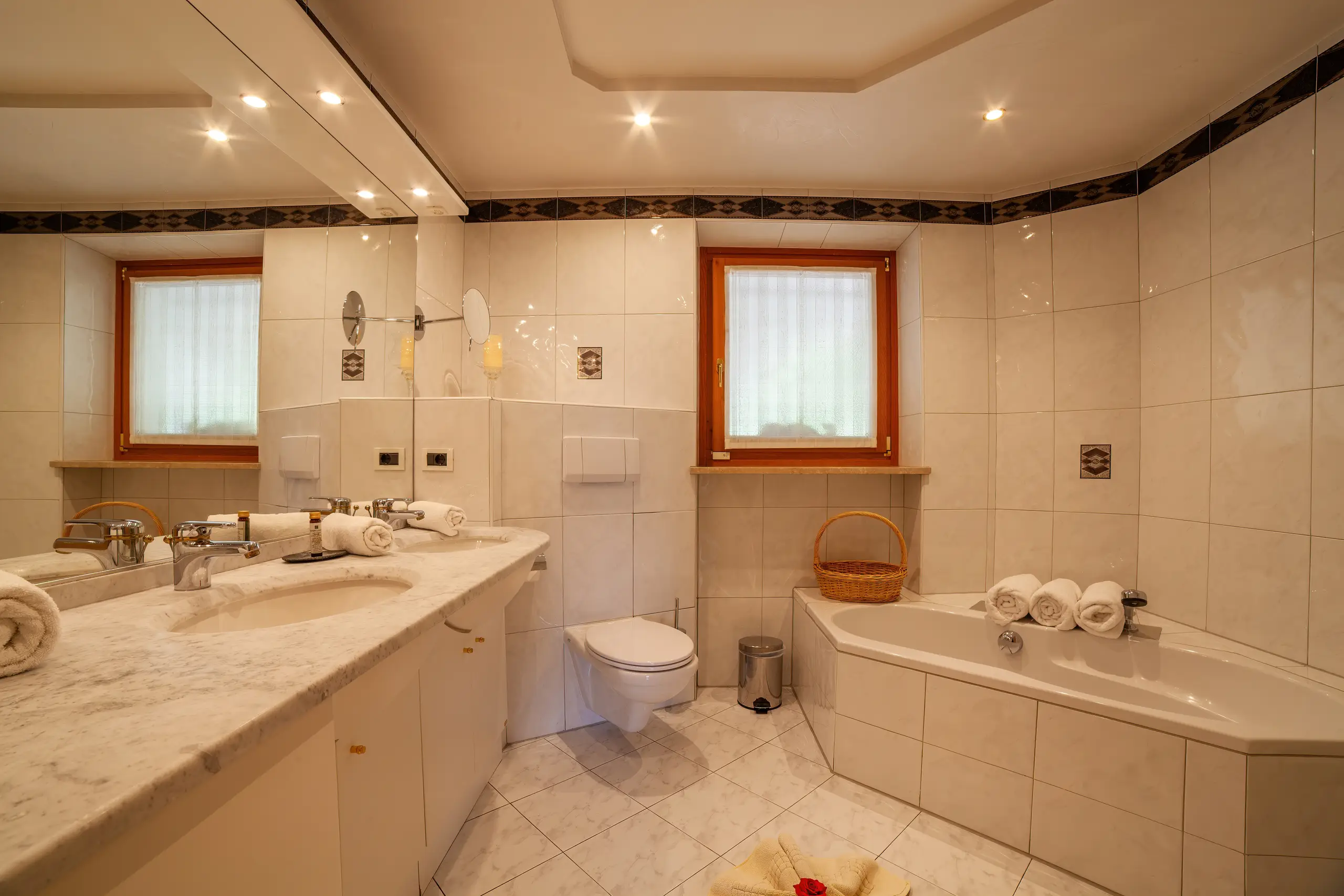 haus_tratter-0280-HDR-stabilize.jpg